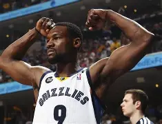 包含冲刺阶段亚冠传出新动向,孟菲斯灰熊伤情更新,管理层表态——底气十足,阵容厚度经受考验的词条 包含冲刺阶段亚冠传出新动向,孟菲斯灰熊伤情更新,管理层表态——底气十足,阵容厚度经受考验的词条